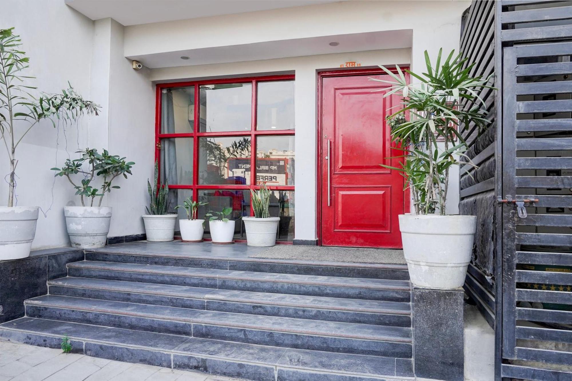 Super Townhouse Gomti Nagar Sector 6 Near Ekana Stadium Lucknow Bagian luar foto