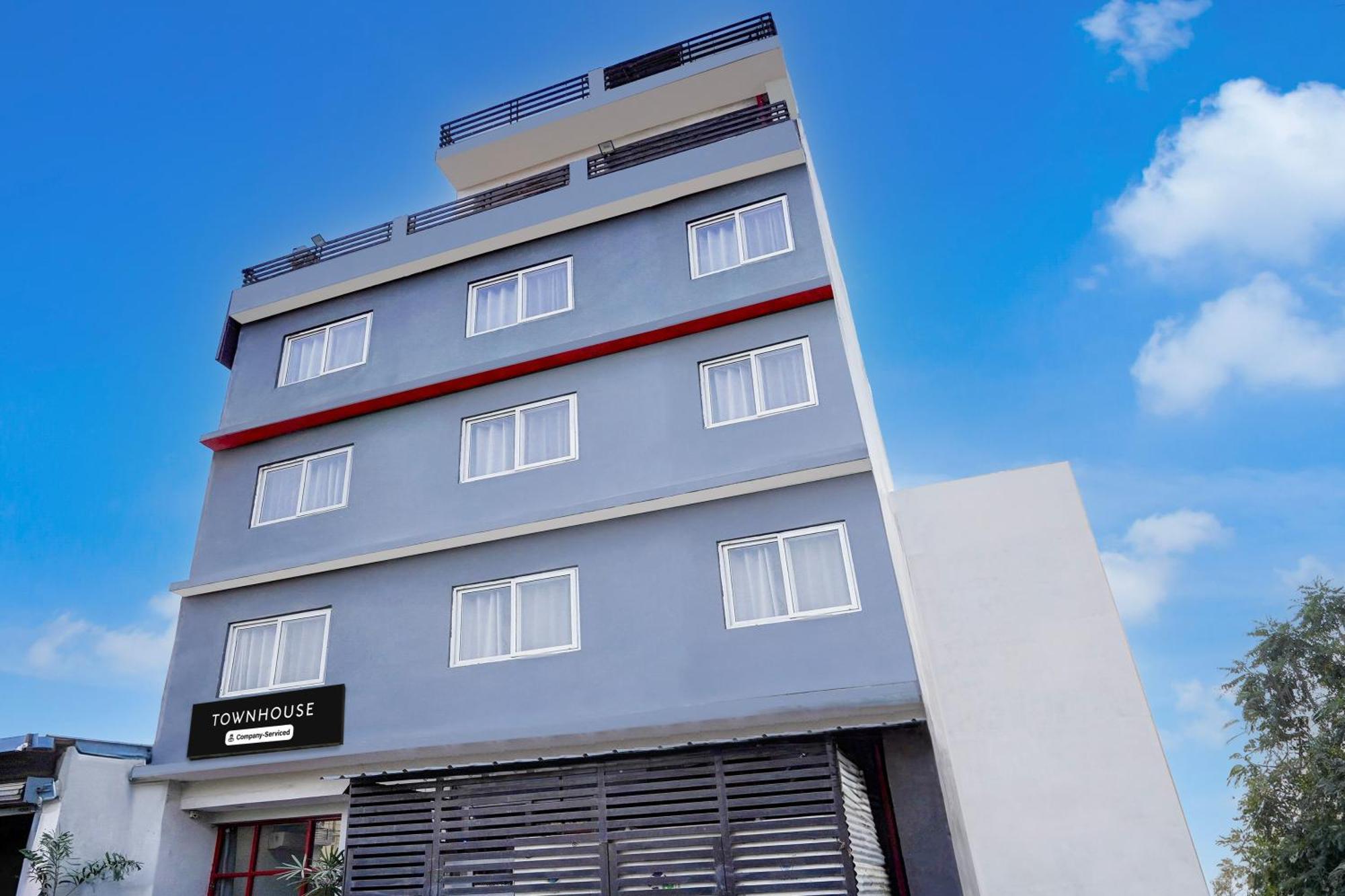 Super Townhouse Gomti Nagar Sector 6 Near Ekana Stadium Lucknow Bagian luar foto